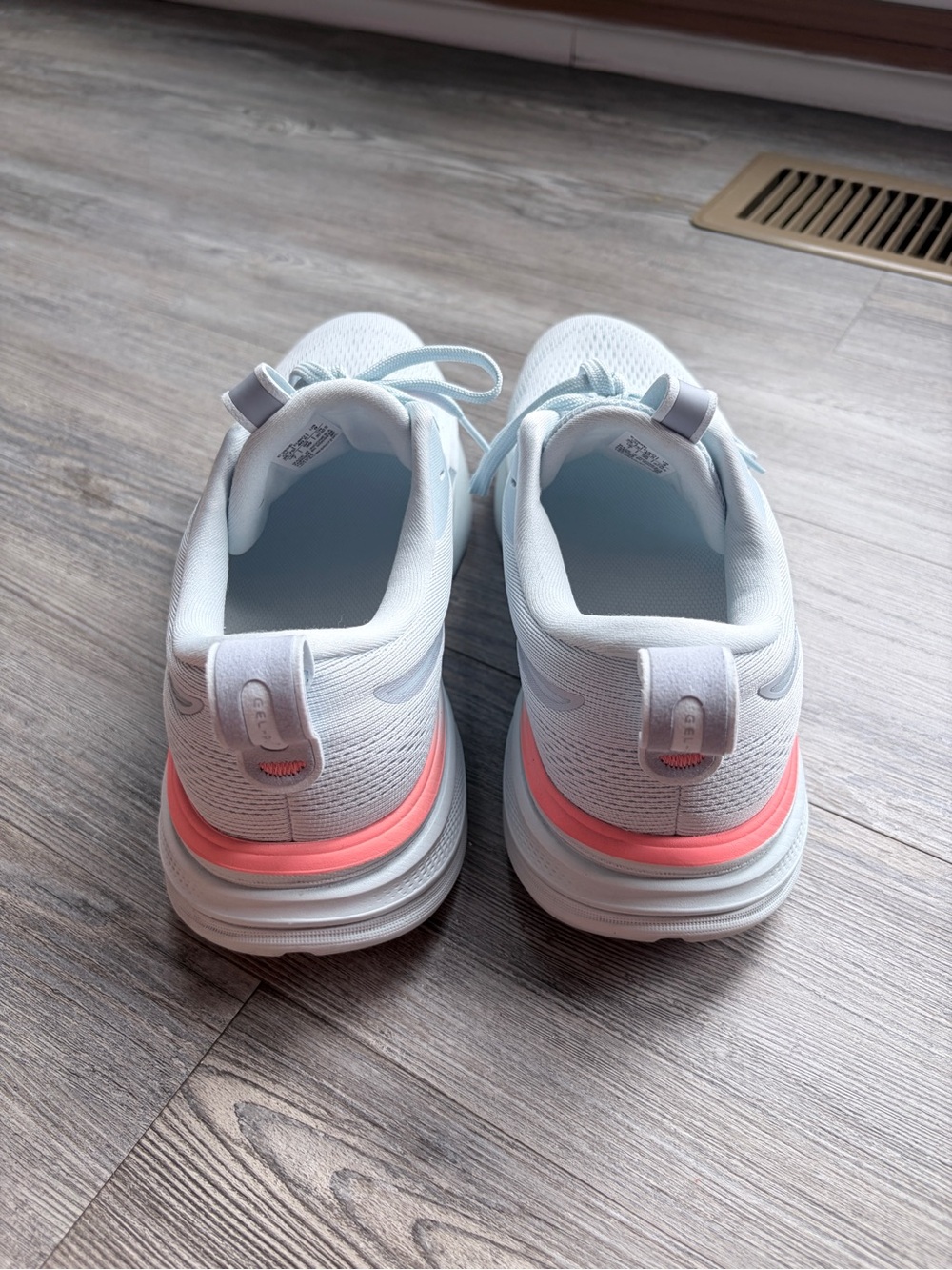 ASICS - Picture 2 of 8